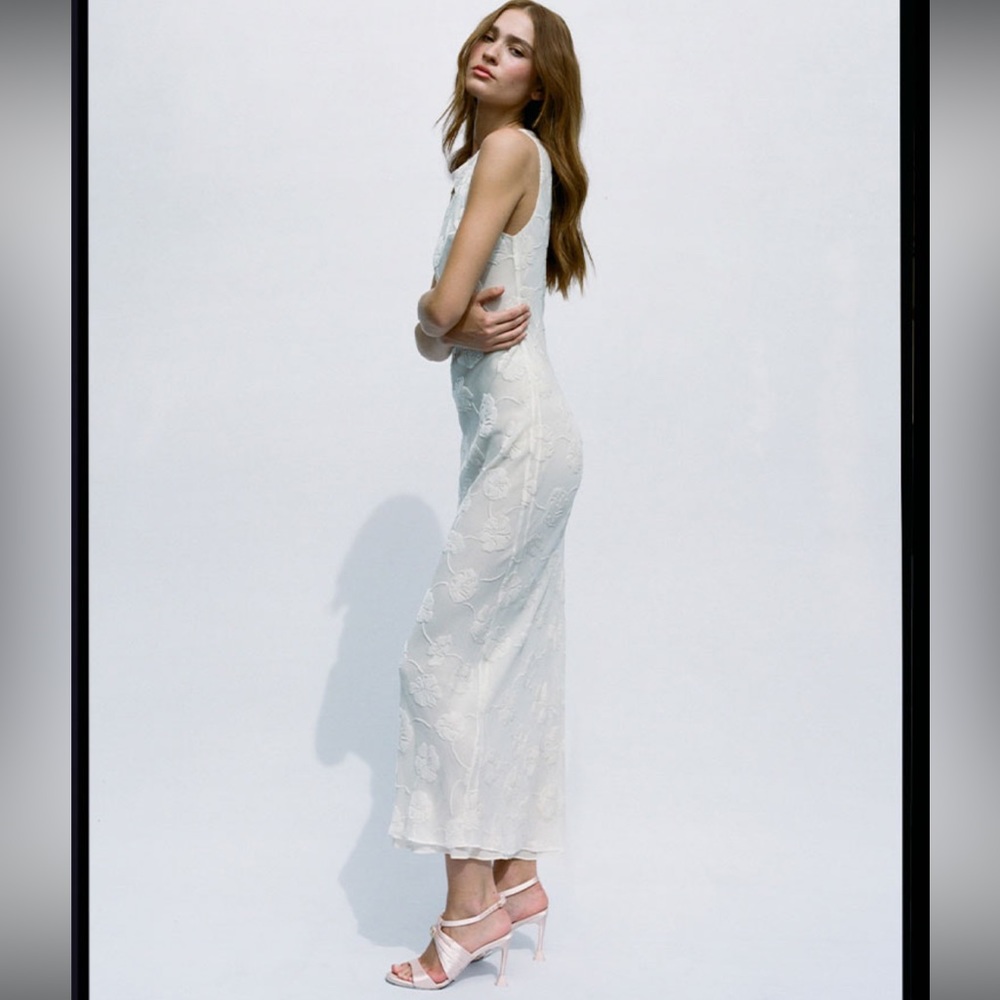 Realisation Par, the Carla dress in Lily Devoré Ivory / white, size small